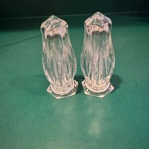 Glass salt n pepper shaker set